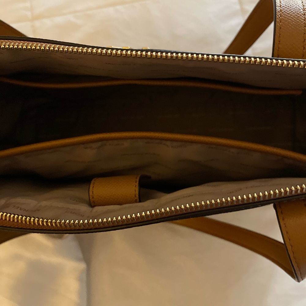 Michael Kors Maddie tote - Picture 3 of 3